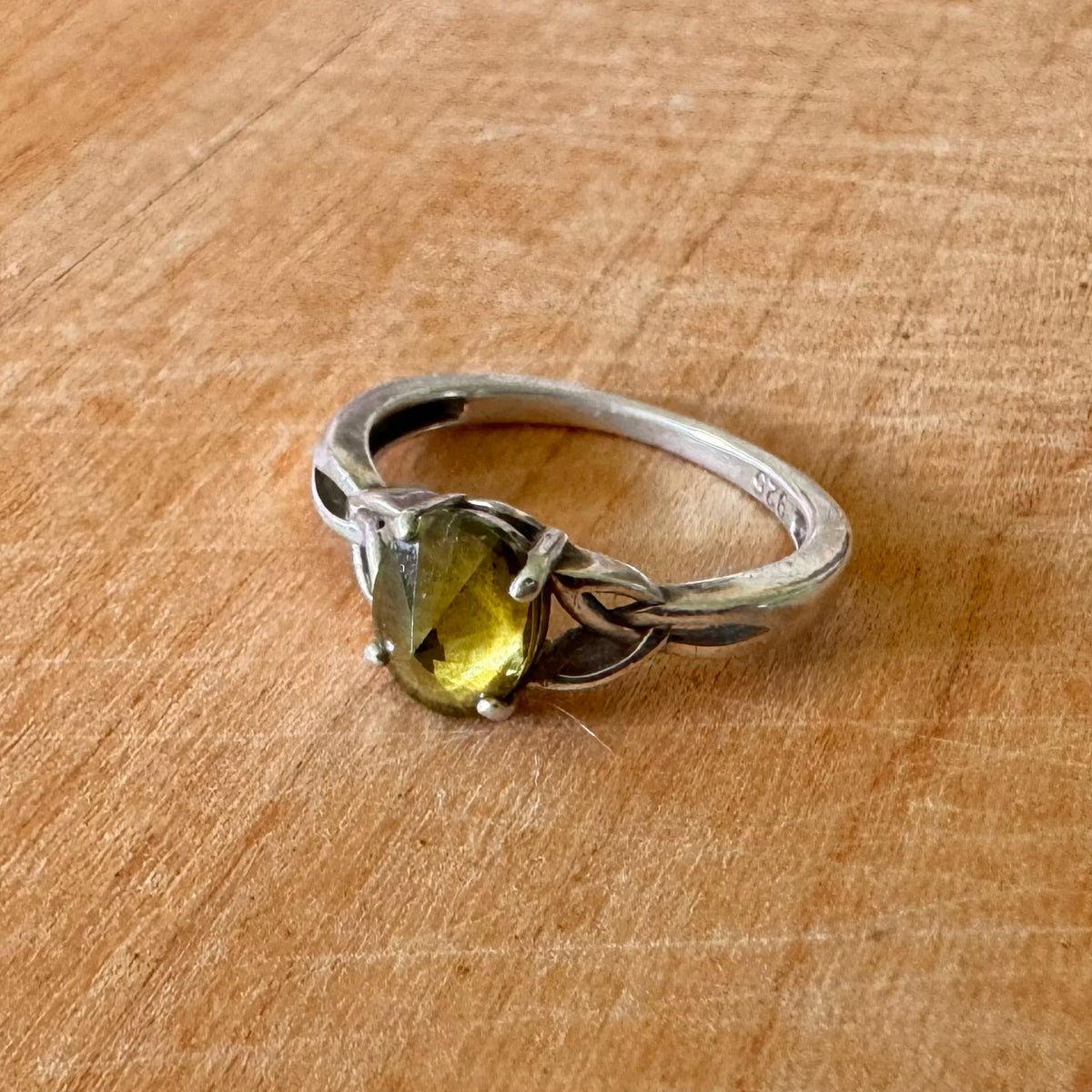 Moss Green Stone Celtic Knot Ring - Sterling Silver
