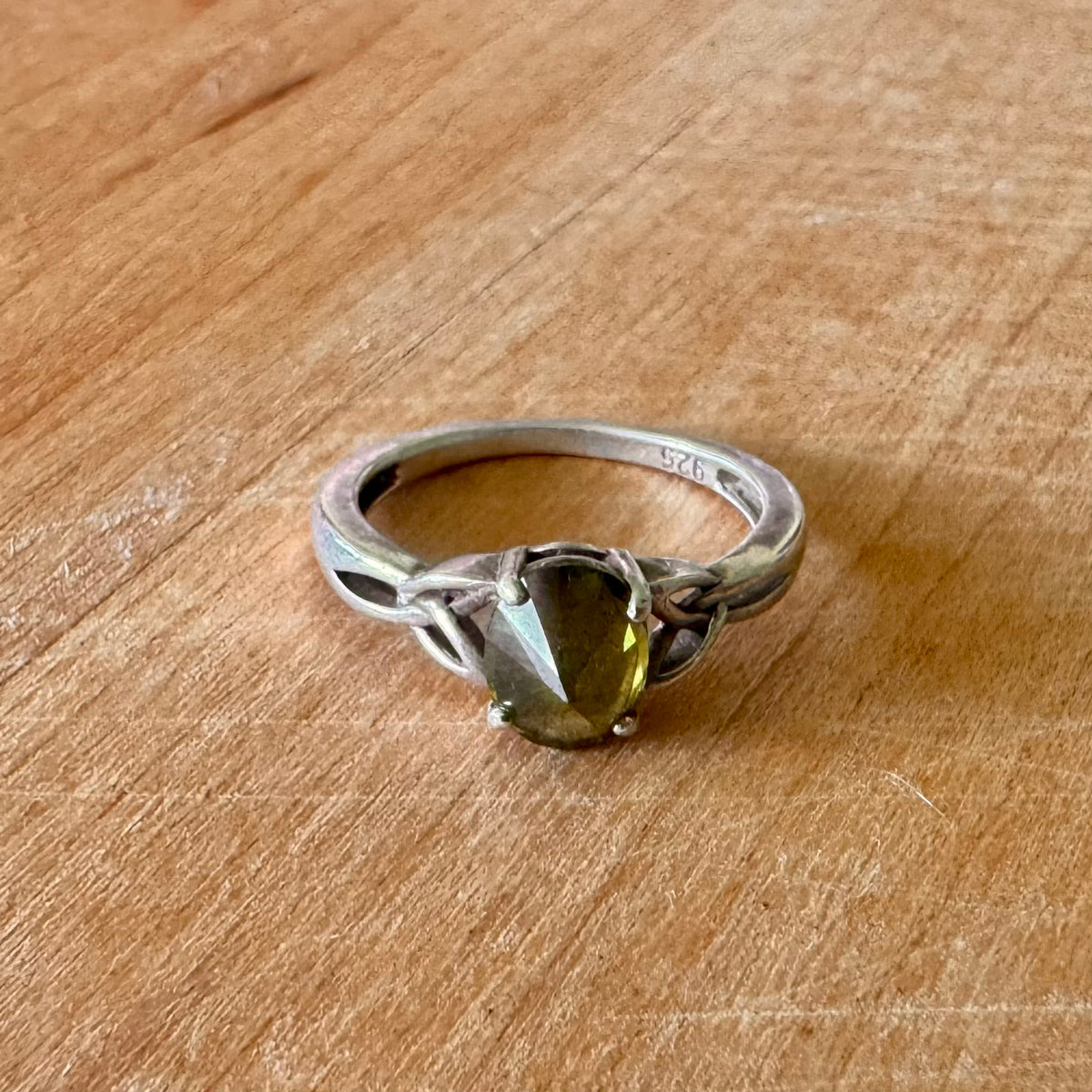 Moss Green Stone Celtic Knot Ring - Sterling Silver