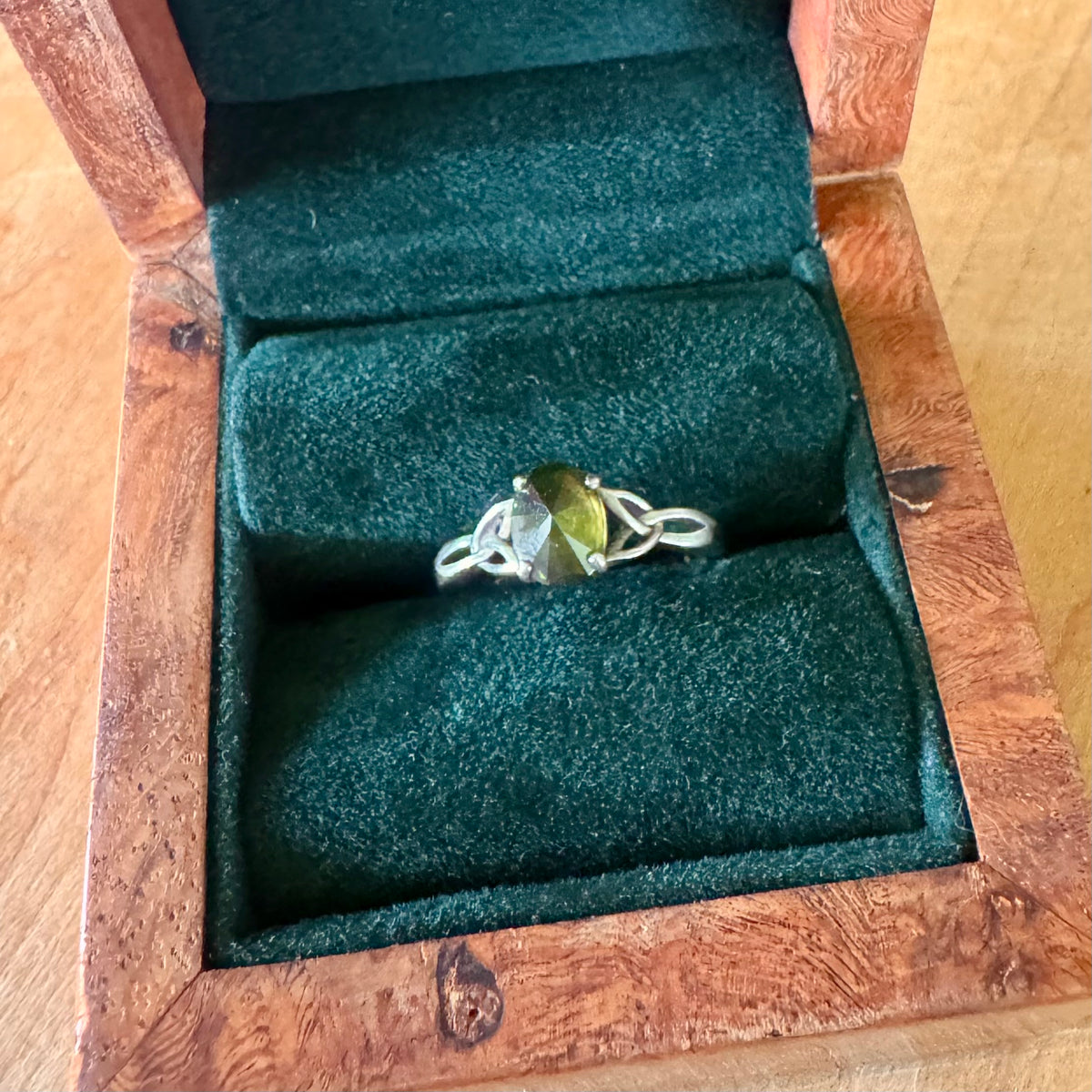 Moss Green Stone Celtic Knot Ring - Sterling Silver