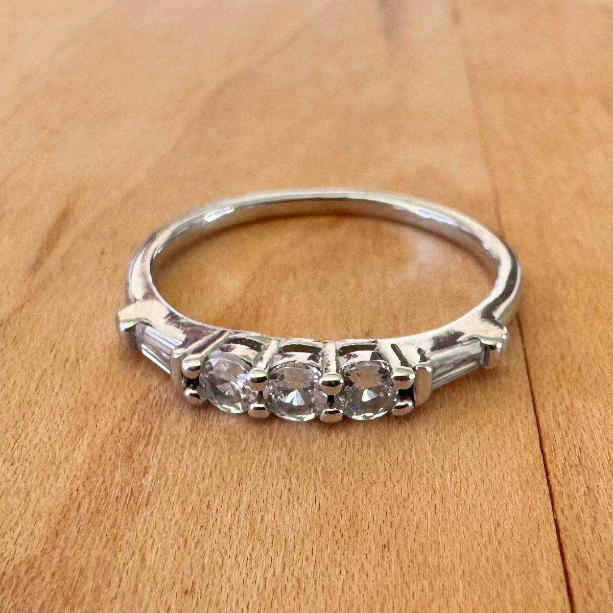 Sz 9.5 Zirconia Stone Band Ring - Sterling Silver