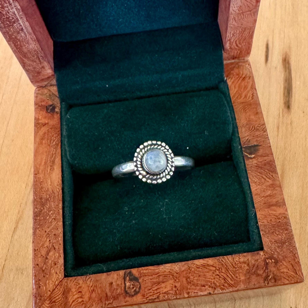 Sz 9 Moonstone Ring - Sterling Silver