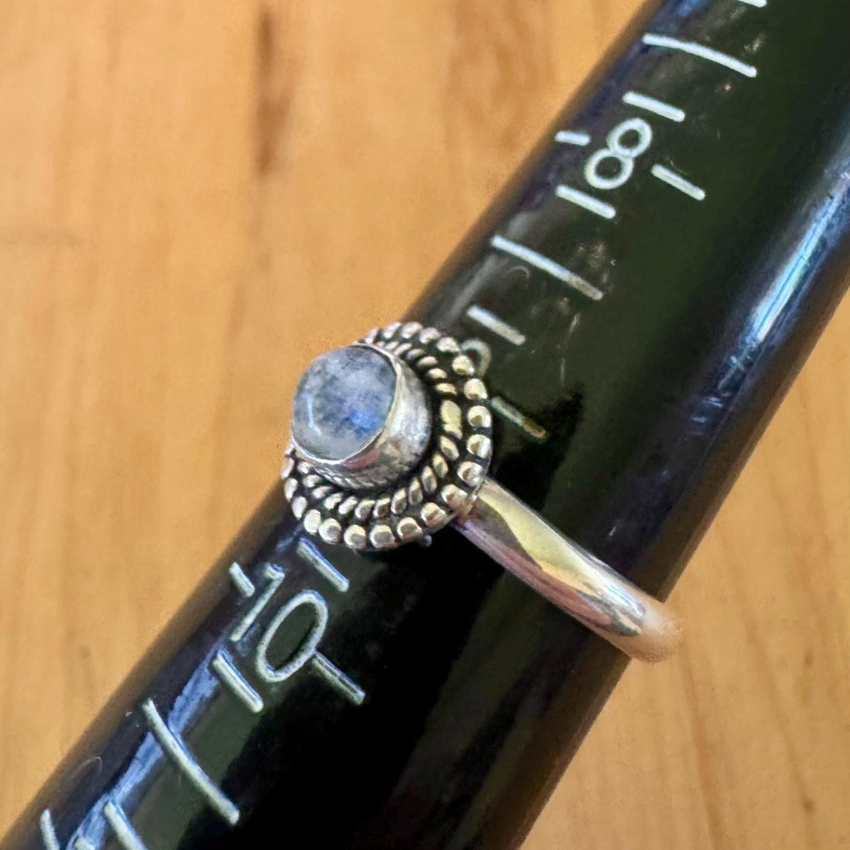 Sz 9 Moonstone Ring - Sterling Silver