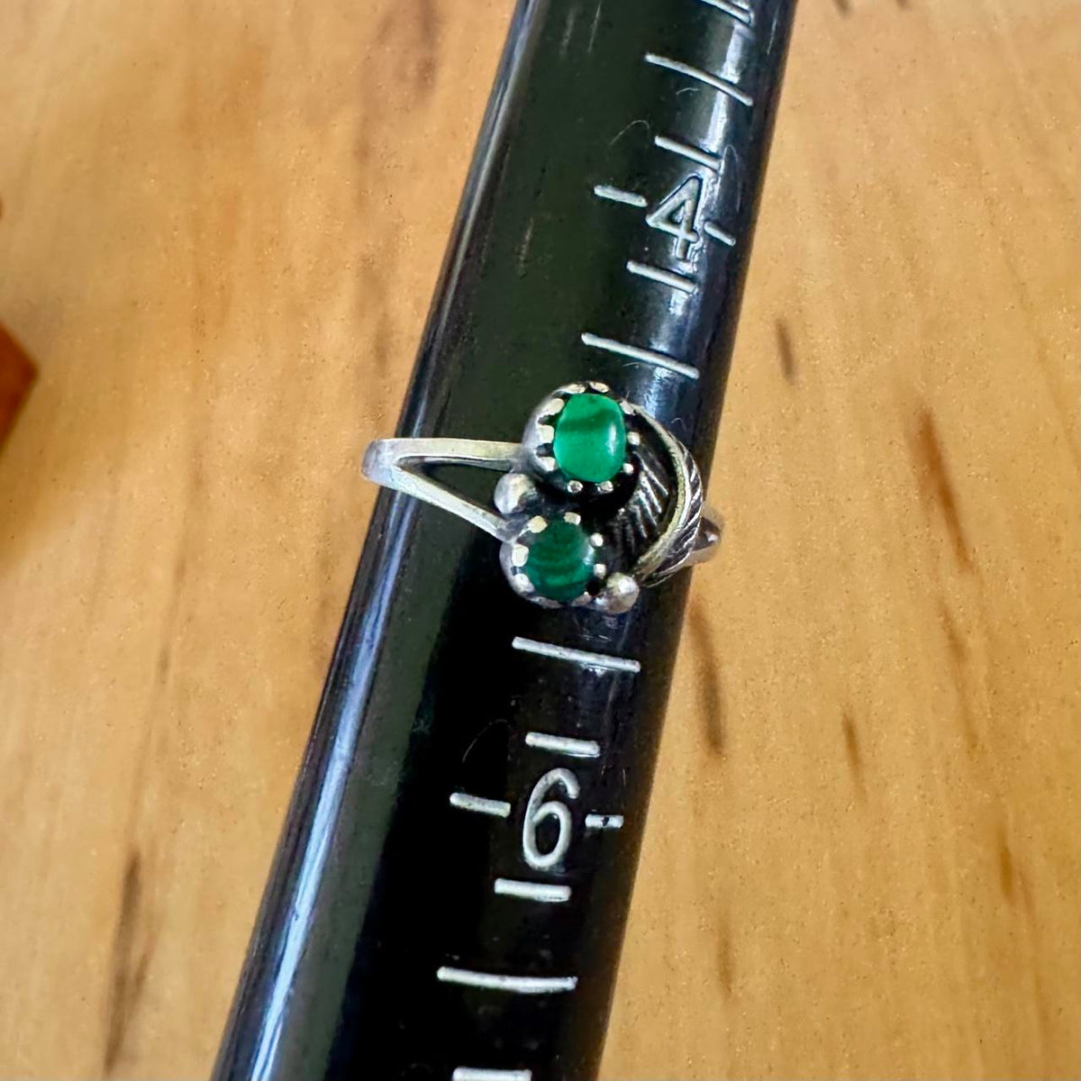 Sz 5 Vintage Malachite Feather Ring - Sterling Silver